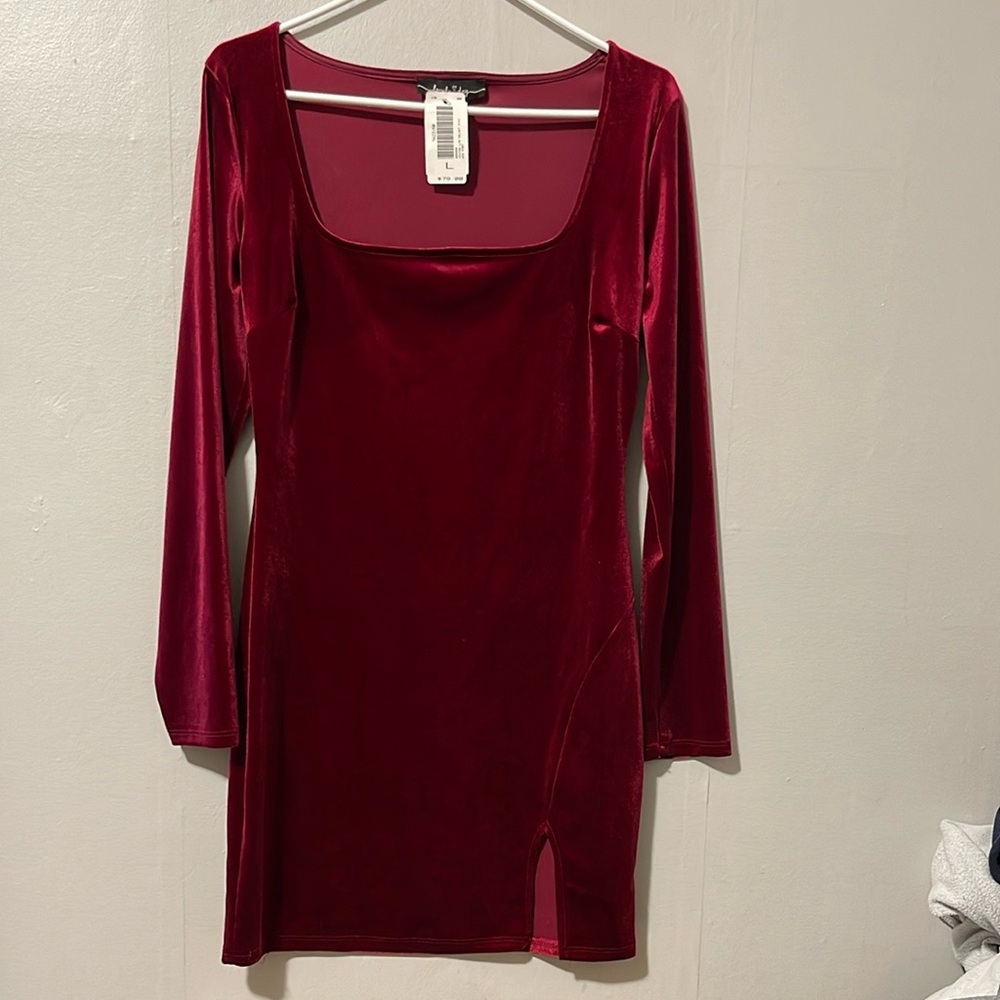 Lovely Day Long Sleeve Velvet Dress in Rich Red